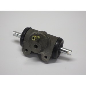 Cylinderek hamulcowy przód...